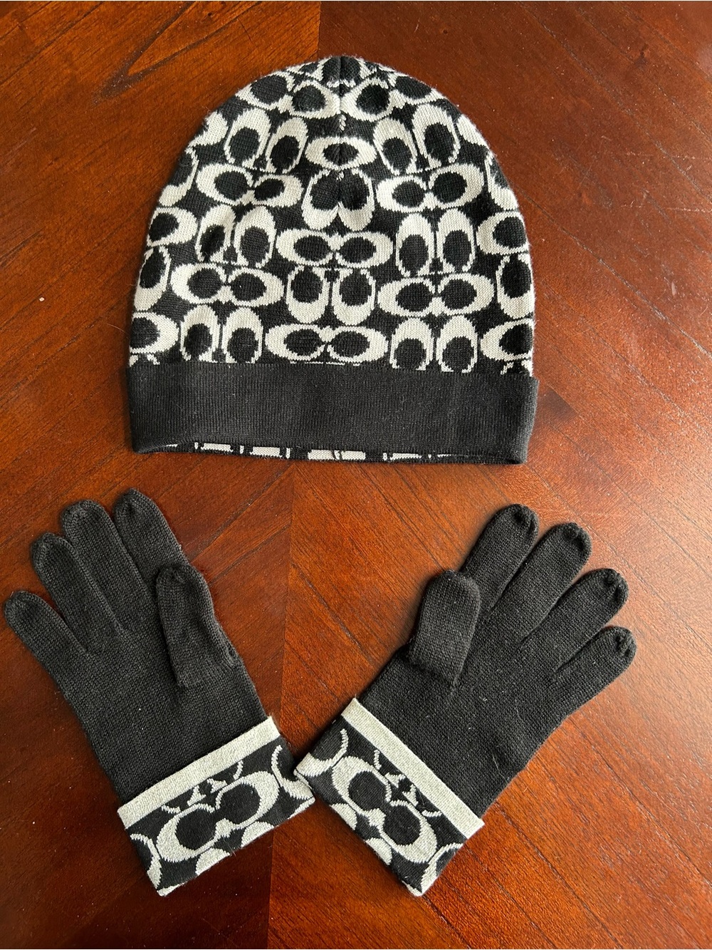 Coach Black and Cream Signature Knit Beanie with Matching Gloves size 0/S